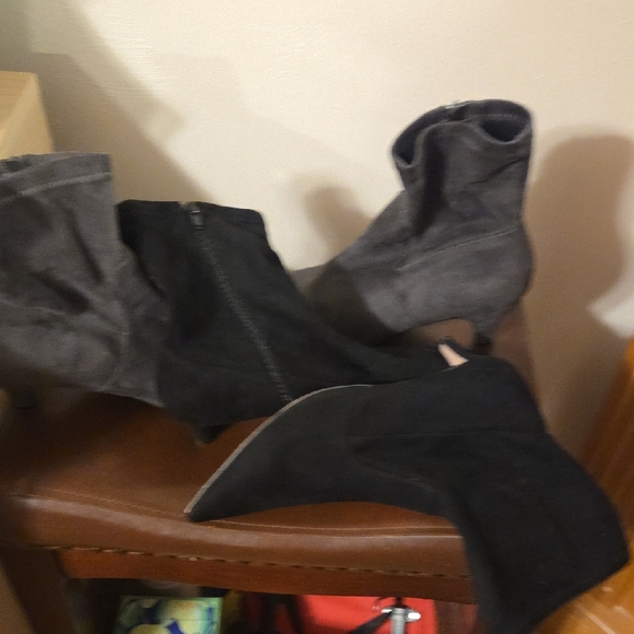 Comfortview Black and Gray Heeled Boots - Picture 1 of 4